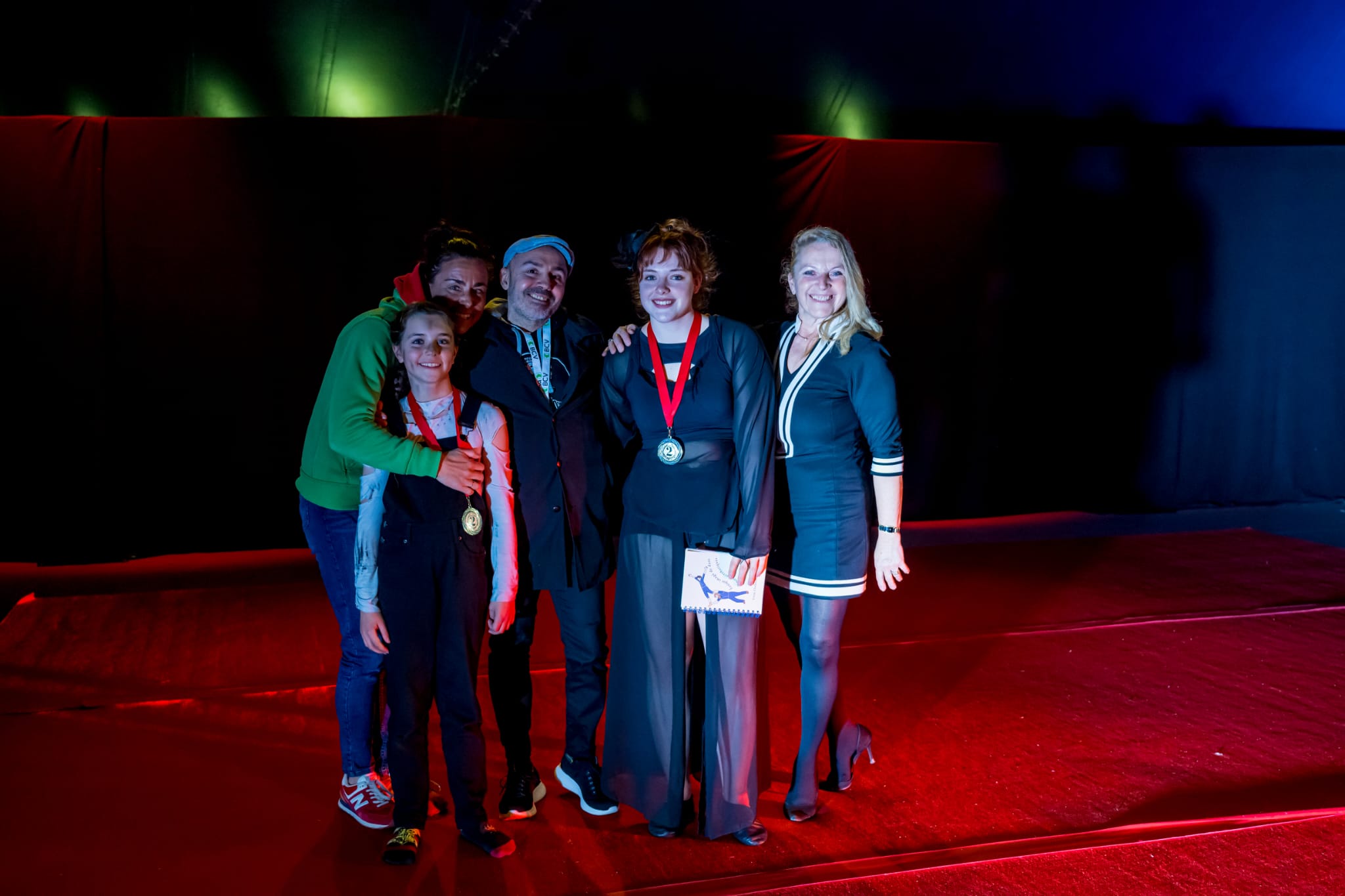 Jocelyne Gasser mit den Preisträgerinnen